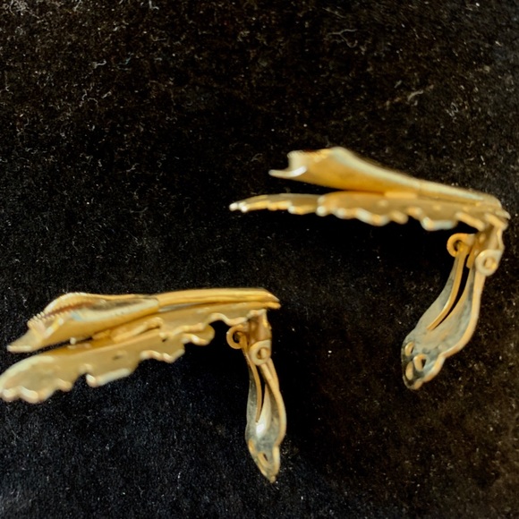Vintage Whiting And Davis Clip Earrings - Picture 5 of 6